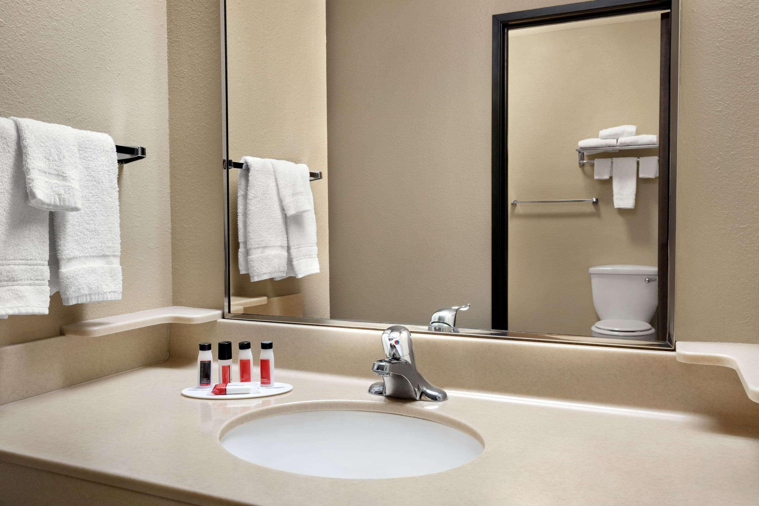 Baymont By Wyndham Sioux Falls North,I-29,Russell St, Airport Buitenkant foto