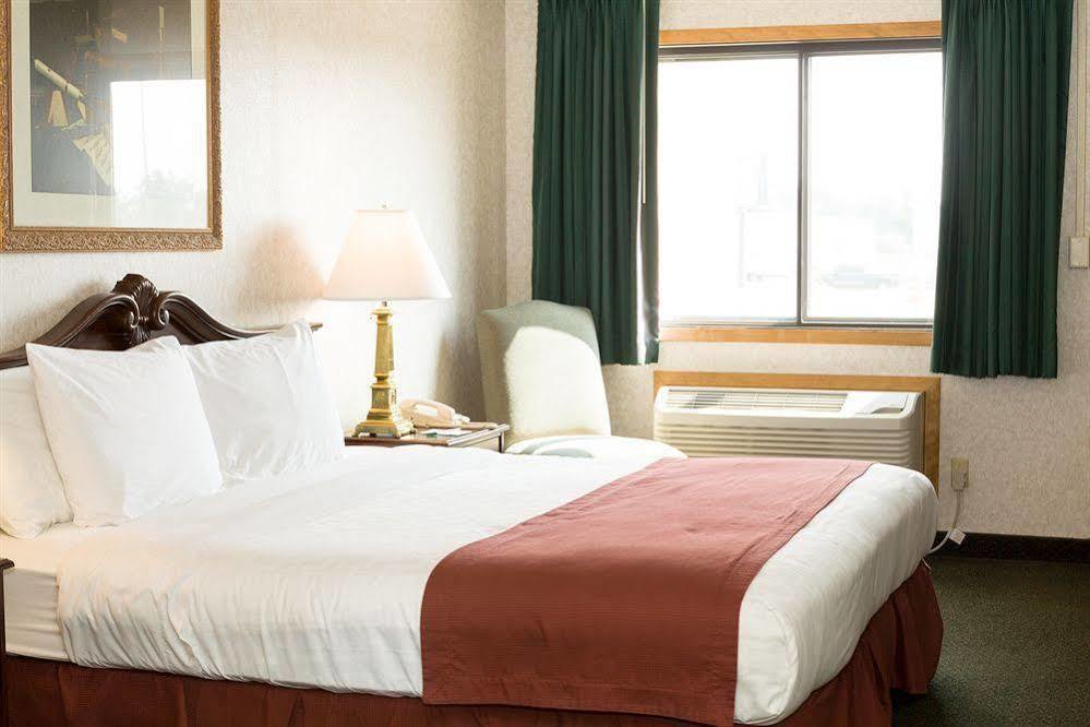 Baymont By Wyndham Sioux Falls North,I-29,Russell St, Airport Buitenkant foto